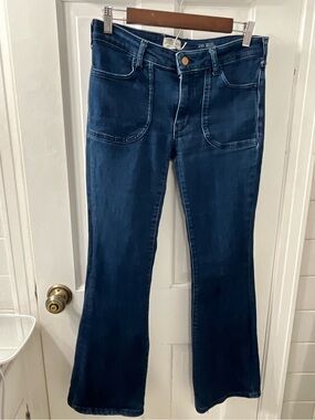Pilcro The Icon Low Rise Dark Indigo Flared Jeans. Size 28
